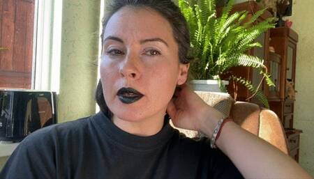 plump black lips
