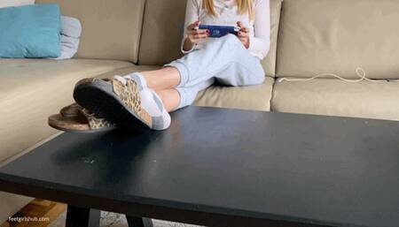 GAMER GIRL KIRA IGNORING YOUR WHILE PLAYING NINTENDO - MP4 HD
