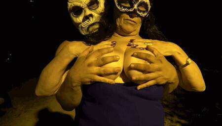 siente placer y a mi me gusta dominarla.