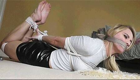 all while doing her usual incredible damsel thing