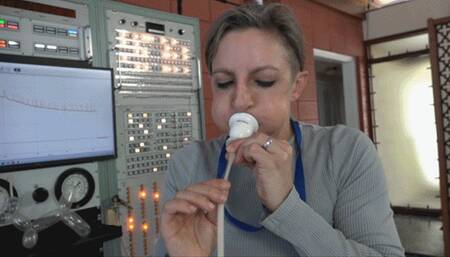 Lora Learns to Blow and Twist Entertainer Balloons (MP4 - 720p)