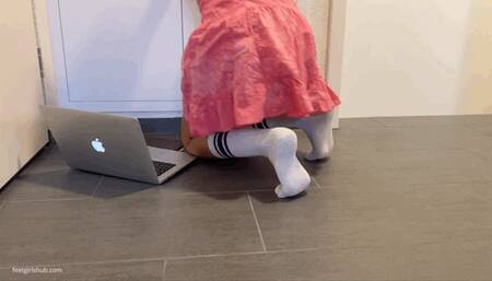 WHAT IS UNDER KIRAS SKIRT - MP4 HD