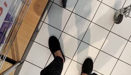 Shoeplay and footplay while shopping (avi)