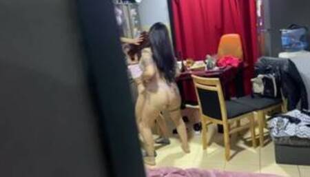 Vi lavede en TRESOM med min STIFTSØSTER og hendes BEDSTE VEN, da jeg fandt dem danse nøgen