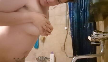 Sexy shampoo for your italian Milf avi