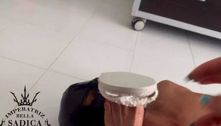 My servant smelling My smelly slipper