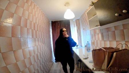 She comes for a photo shoot and gets the whole shebang