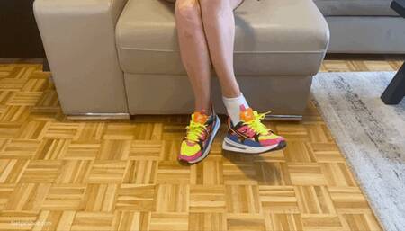 TRAINING SNEAKERS AND DIRTY WHITE SOCKS - MP4 Mobile Version