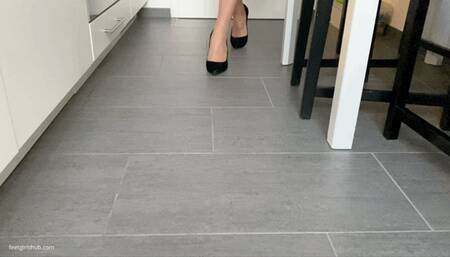 THE DIZZYING SMELL OF HER SEXY FEET - MP4 HD