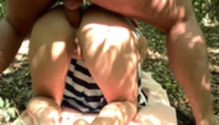 18 летняя девушка любит давать в жопу и глотать сперму в публичном месте