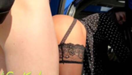 Fucked a beauty on the side of the road in winter and finished her pussy