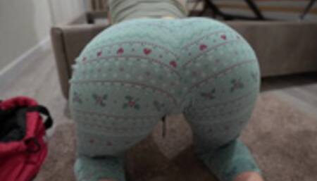 Creampie gift of fate - Stepmom stuck under the bed!