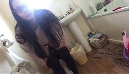 Up close and personal with farting Pong - MP4 FULL HD