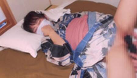 【人妻NTR】びしょびしょにして欲しがる浴衣姿の人妻を擦ってじらしまくり！