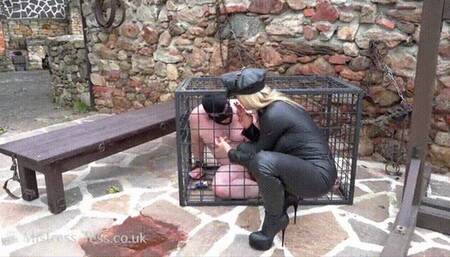 Making good use of the caged ashtray @ OWK (HD)