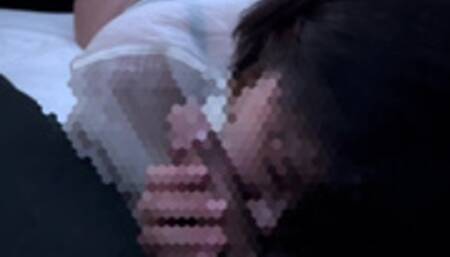 純粋そうな彼女が「においに興奮する…」エロチ〇ポをクンクンしながらフェラ　口内射精