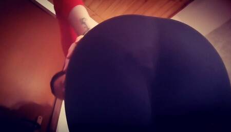 Smelly farts on the toilet to be savored avi