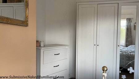 Cheerleader Ellie Roe Puts It All On Show As She Gets Her Coach To Check Her Over!