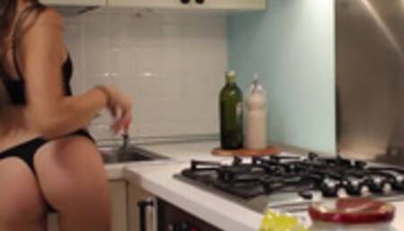 Italian amateur cooks pasta alla carbonara, then masturbates on kitchen countertop - ITA SUB ENG