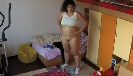 BBW lotioning herself while exposed to ip camera