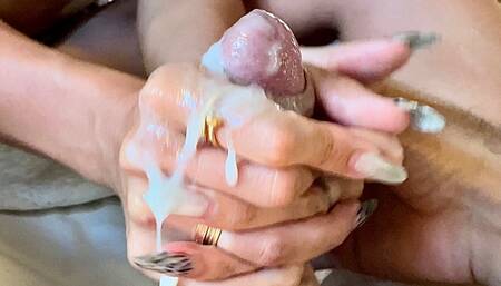Wife gives long nails handjob to bulls in the swimming pool
