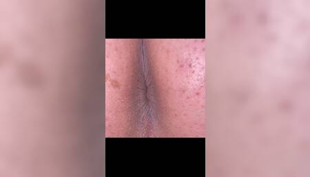 A man exposes his asshole Take a picture so that wrinkles can be clearly seen