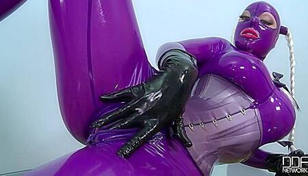 Latex Lucy - She Looms In Latex
