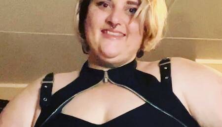 Busty BBW tit play