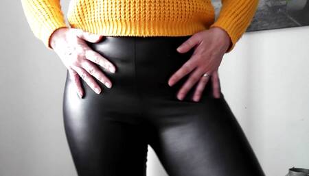 New idea dildo in her panties