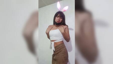 Girl with her husband taking photos to have porn sex