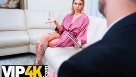 Cutie doesnt pay money and lets the hung guy penetrate her instead