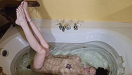 Nude Leg Stretching In The BathTub (HD 1080p MP4)