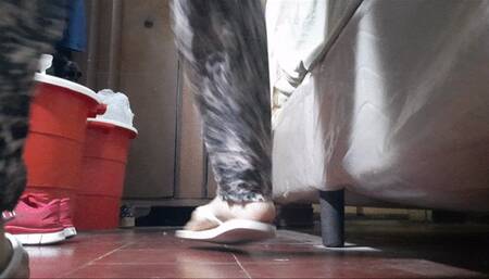 Shoeplay in Flip flops by Fer