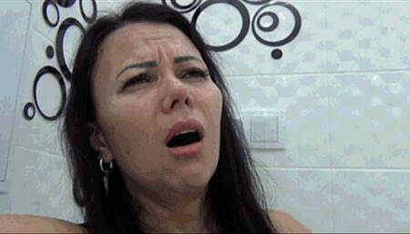 LorY wants to sleep and yawns a