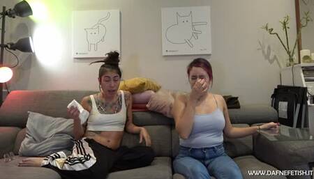 Susy Blue y Tasty Manguito enfermas - Susy Blue and Tasty Manguito sick sneezing