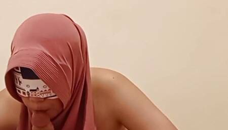 Awek malay tudung blowjob abang kat hotel