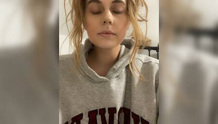 #Teen #Girl fucks herself