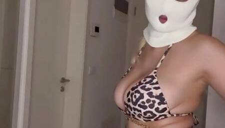 Teen girl playing (Leyla Spring)