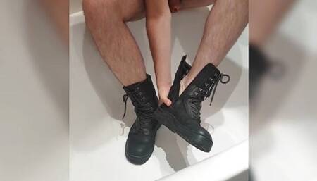 Security Guard cum on work shoe in tub