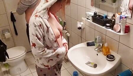 Stepsister Ass Fucked Hard In The Bathroom And Everyone Can Hear The Smacks