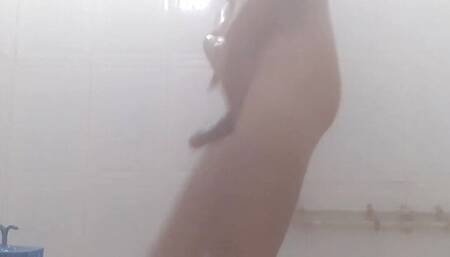 Hot dancing and eroticism in the shower