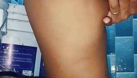 big ass puts her finger in her ass
