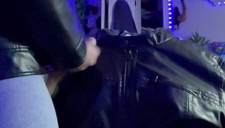 Leather dude fucks his leather jacket and cums