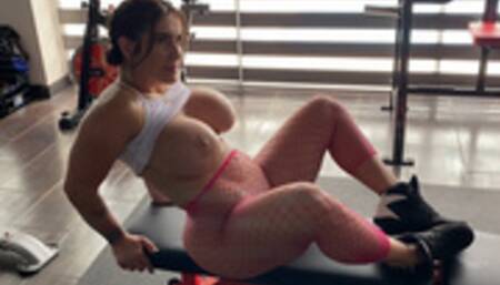 Sweaty Workout at the Gym turns into a Fetishist Hardcore Fuck