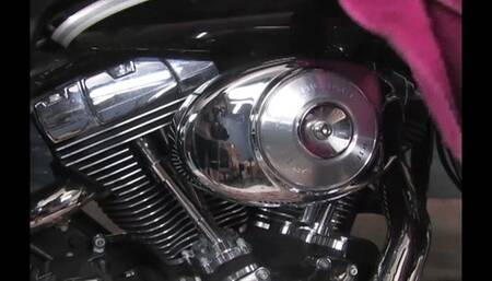 Biker Chris Johnson Handjob Facial! (mp4)