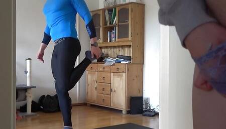 I love to watch how my stepbrother training and play with my wet little pussy