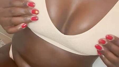 Ebony Getting naked and horny ( Onlyfans leak)
