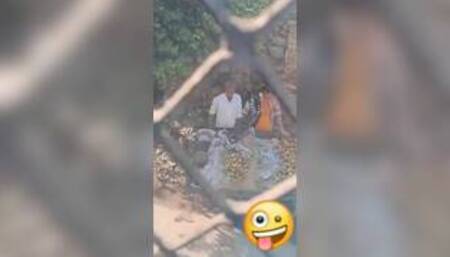 Aunty giving handjob to vegiteble seller
