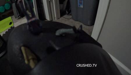 Tiny humans stuck in giantess croc while she works out