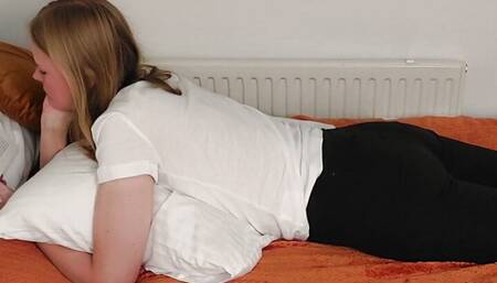 Giant Tallucy FARTS and reads while wearing a Sexy Leggings on her Bed